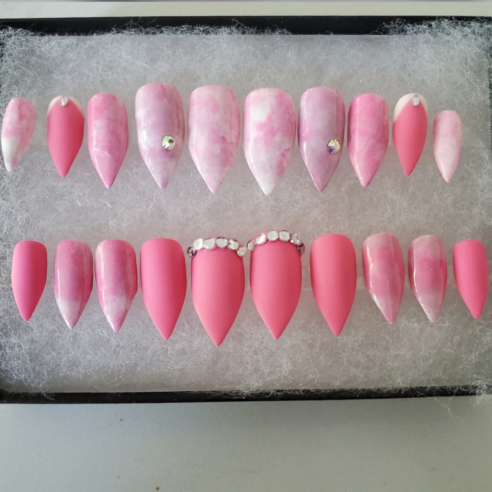 Luxurious press-on Nails - Picture 4 of 4